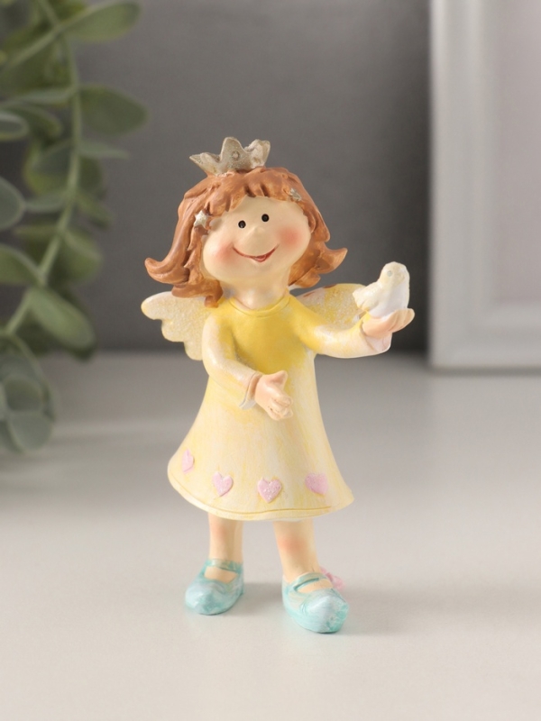 Сувенир полистоун "Принцесса-ангел в жёлтом платье с голубкой в руке" 7х4х10 см
