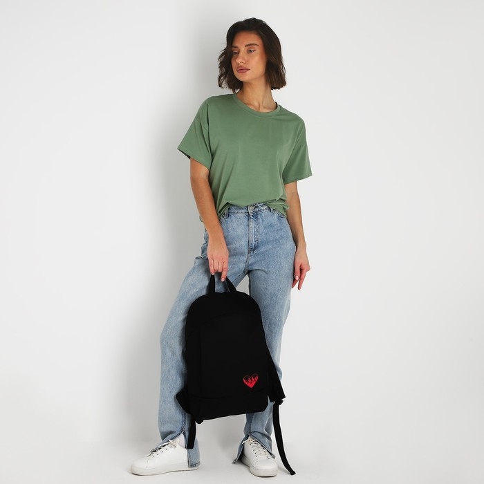 Рюкзак школьный текстильный «Сердце», 46х30х10 см, вертикальный карман, цвет чёрный