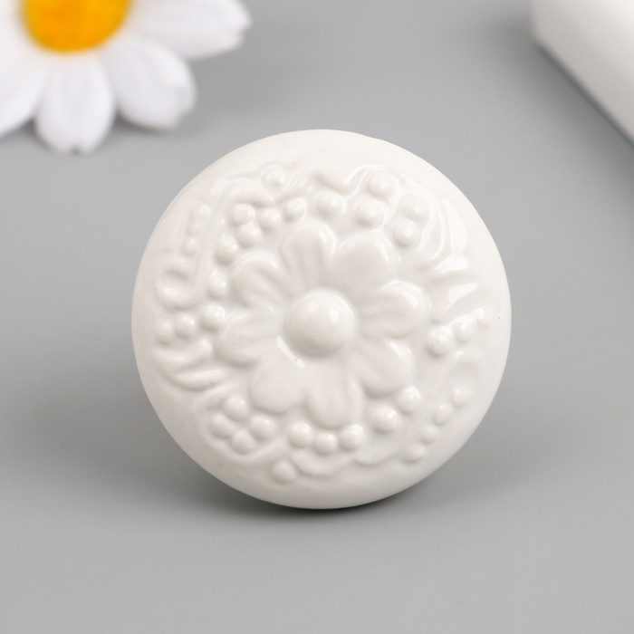 Ручка для шкатулки керамика, металл Ручка для шкатулки керамика, металл "Цветок" белая 4,4х4,4х3,4 см