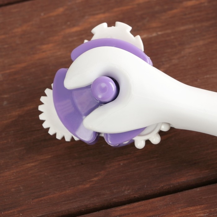 Валик для нарезки теста Доляна «Помощник», насадка 1 шт, 16,5×5,5×2,5 см, цвет МИКС Валик для нарезки теста Доляна «Помощник», насадка 1 шт, 16,5×5,5×2,5 см, цвет МИКС