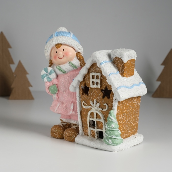 Сувенир керамика свет Сувенир керамика свет "Малышка в розовом наряде у пряничного домика" 15х8х16 см