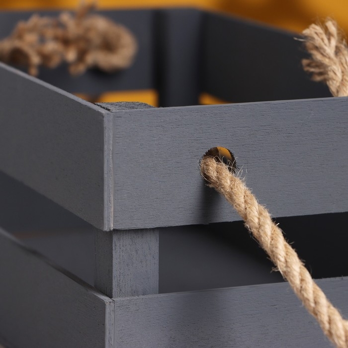 Кашпо деревянное 24.5×13.5×9 см  Кашпо деревянное 24.5×13.5×9 см "Двушка Лайт" реечное, ручка верёвка, серый Дарим Красиво