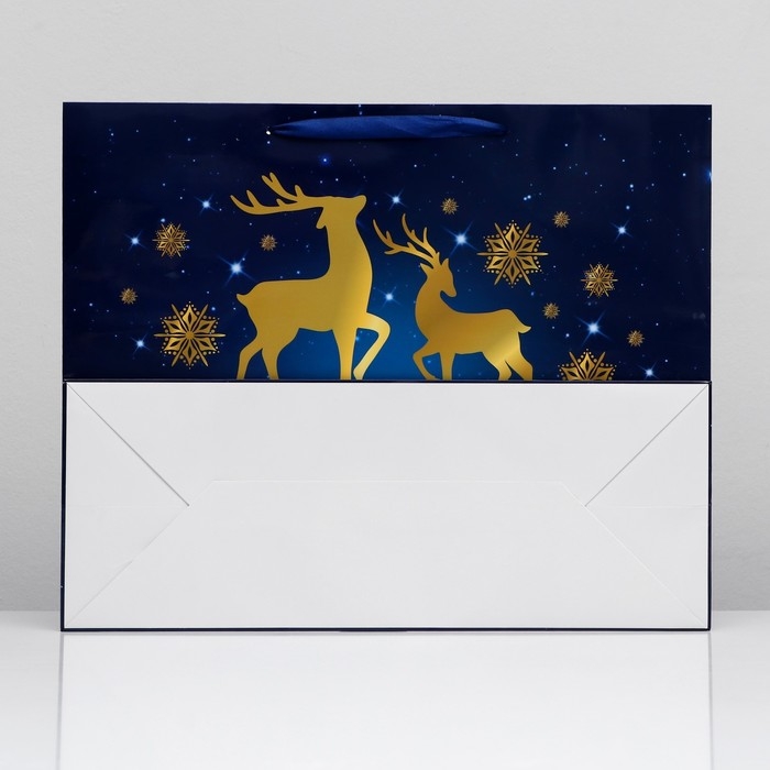 Новый год. Пакет ламинированный горизонтальный Новый год. Пакет ламинированный горизонтальный "Олени",49 х 40 х 19 см.