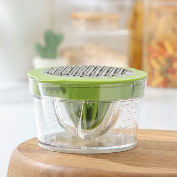 Соковыжималка Доляна Freshbo, с контейнером и насадкой, цвет зелёный Соковыжималка Доляна Freshbo, с контейнером и насадкой, цвет зелёный