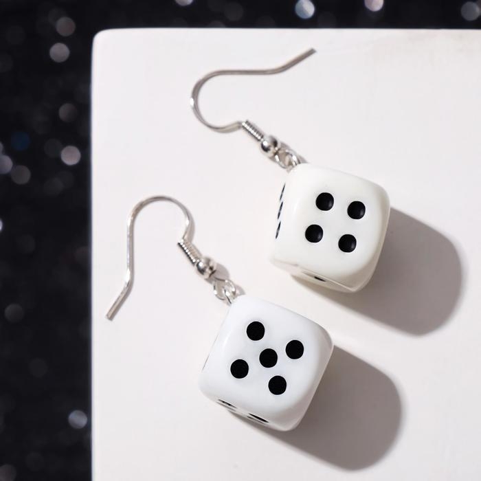 Серьги «Кости» игральные кубики, цвет чёрно-белый Серьги «Кости» игральные кубики, цвет чёрно-белый