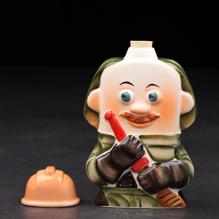 Штоф фарфоровый «Пожарный», 0.4 л, в упаковке книге Штоф фарфоровый «Пожарный», 0.4 л, в упаковке книге