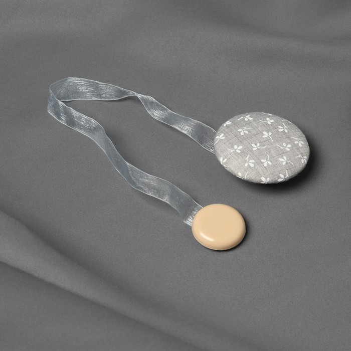 Подхват для штор «Листочки», d = 5 см, цвет серый/белый Подхват для штор «Листочки», d = 5 см, цвет серый/белый