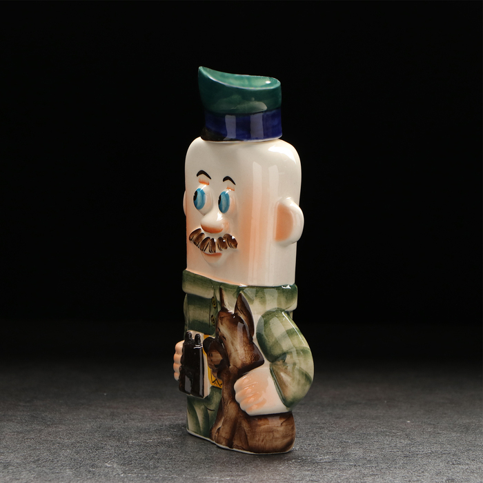 Штоф фарфоровый «Пограничник», 0.4 л, в упаковке книге Штоф фарфоровый «Пограничник», 0.4 л, в упаковке книге