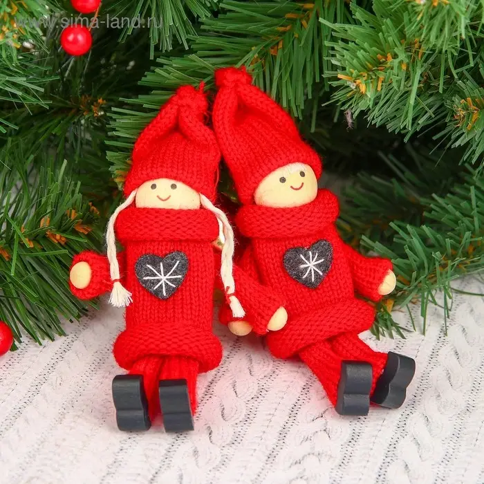 Елочная игрушка &laquo;Куколка в костюме&raquo;, красная, МИКС
