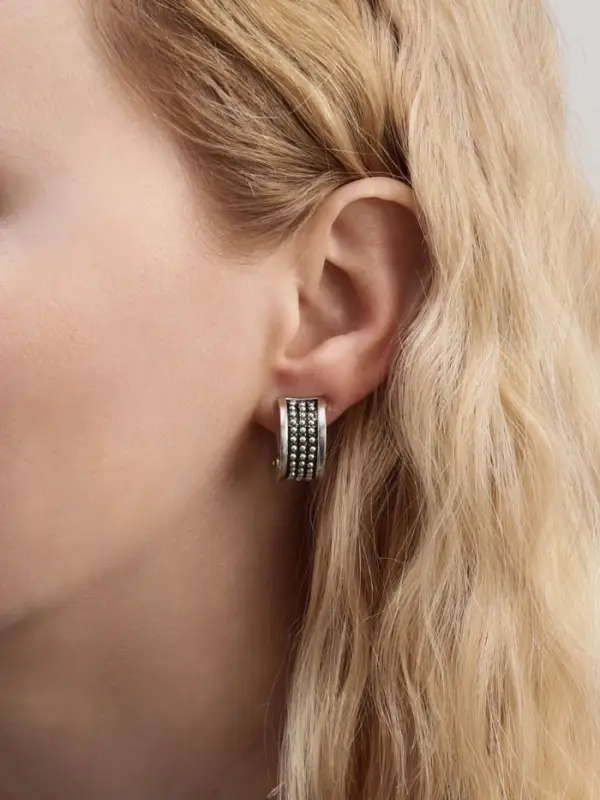 Клипсы для ушей QF &laquo;Грейс&raquo;, шарики, цвет чернёное серебро