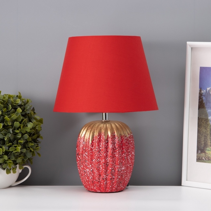 Настольная лампа с абажуром RISALUX «Успех», 1×Е14, 40 Вт, красный, 22×22×33 см Настольная лампа с абажуром RISALUX «Успех», 1×Е14, 40 Вт, красный, 22×22×33 см