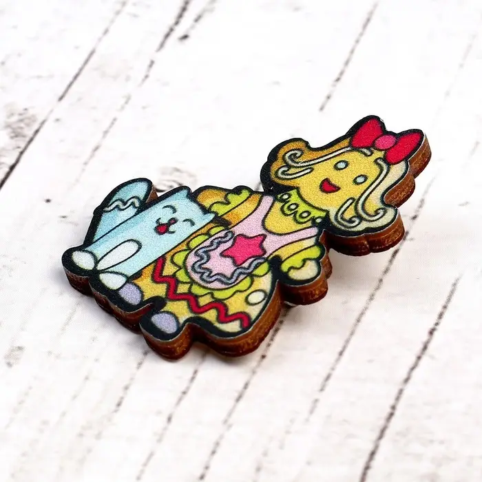 Деревянный значок «Мисс Пря» Деревянный значок «Мисс Пря»