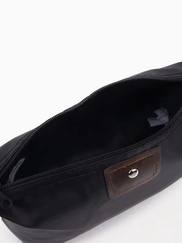 Косметичка простая на молнии, маленькая, чёрная