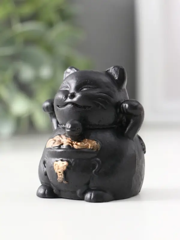 Фигура «Кот манэки-нэки», 5.5×5×5 см, чёрная