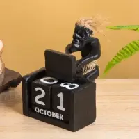 Вечный календарь &laquo;Абориген с компьютером&raquo;, 15&times;11&times;10 см, дерево