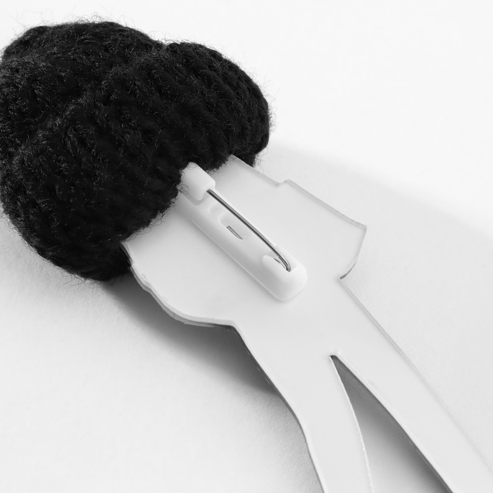 Брошь «Девочка» в жилетке, цветная в серебре Брошь «Девочка» в жилетке, цветная в серебре