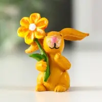 Сувенир полистоун "Заяц с яркой ромашкой" МИКС 2,5х3,8х4,4 см Сувенир полистоун "Заяц с яркой ромашкой" МИКС 2,5х3,8х4,4 см
