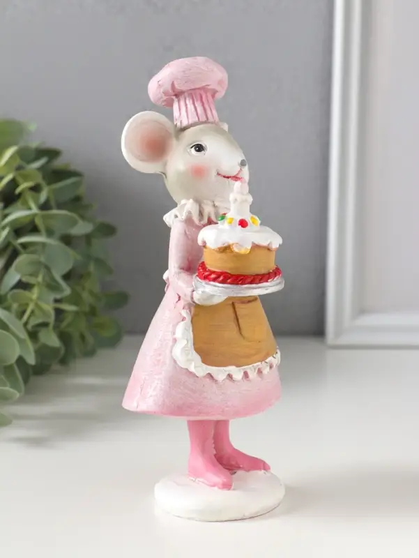 Сувенир полистоун "Мышка-кондитер в розовом платье и колпаке, с тортом" 8,5х6х17 см