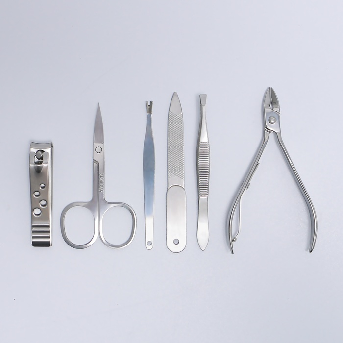 Набор маникюрный «Рептилия», 6 предметов, в футляре, цвет красный Набор маникюрный «Рептилия», 6 предметов, в футляре, цвет красный