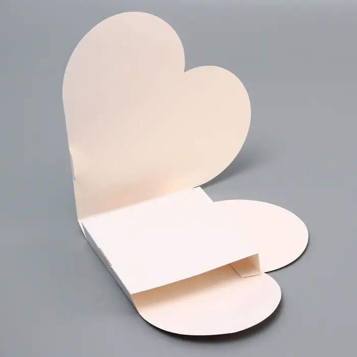 Подарочная коробка - сердце, с вкладышем внутри для конфет, открыток и сувениров, белая, 15&times;15&times;3 см