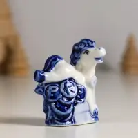 Сувенир керамика "Лошадка на монетках" бело-синий МИКС 2,5х5х6 см Сувенир керамика "Лошадка на монетках" бело-синий МИКС 2,5х5х6 см