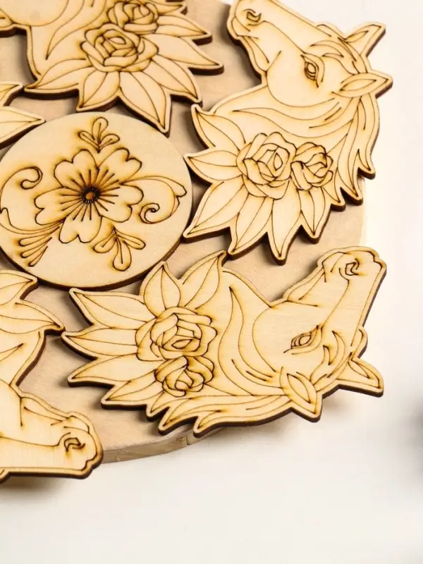 Подставка под горячее Лошадь в цветах,20см, можжевельник Подставка под горячее Лошадь в цветах,20см, можжевельник