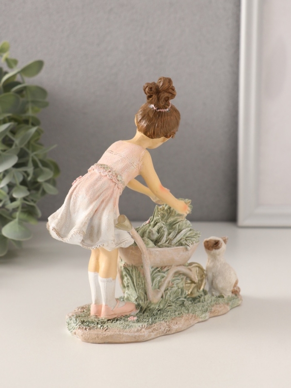 Сувенир полистоун  Сувенир полистоун "Девочка с цветами в тачке, с котёнком" розовый 14х6,5х15 см