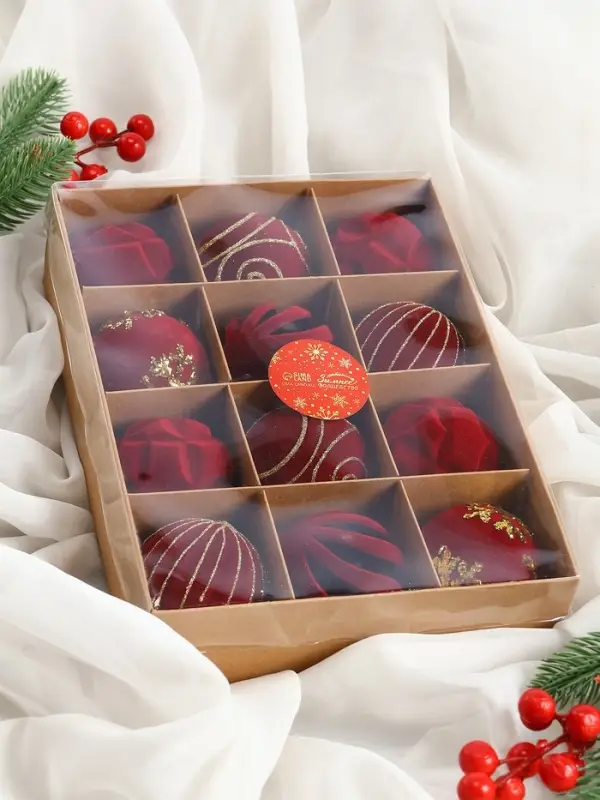 Набор шаров пластик d-6 см, 12 шт Набор шаров пластик d-6 см, 12 шт "Бархат. Время праздника" завитки снежинки, красный