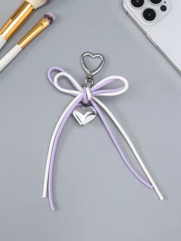 Брелок на карабине "Двойной бант с сердцем" бело-сиреневый 14х9х1,5 см