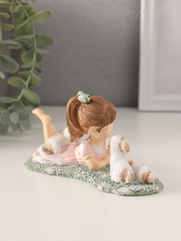 Сувенир полистоун Сувенир полистоун "Малышка в розовом платье на лужайке с щенятами" 13х6х7 см