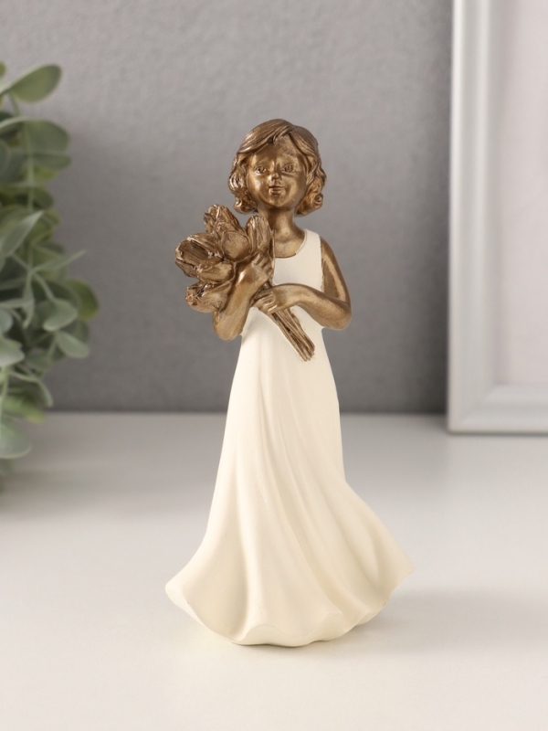 Сувенир полистоун  Сувенир полистоун "Девочка с букетом тюльпанов" 7,5х5х15 см