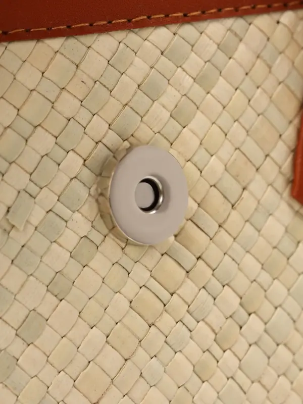 Сумка плетёная на застёжке из пандана, 30&times;10&times;35 см, бежево-коричневая