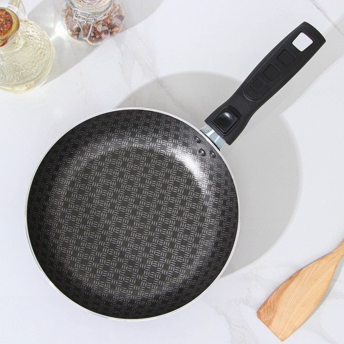 Сковорода «Хозяюшка», d=20 см, съёмная ручка, стеклянная крышка, антипригарное покрытие, цвет бордовый Сковорода «Хозяюшка», d=20 см, съёмная ручка, стеклянная крышка, антипригарное покрытие, цвет бордовый