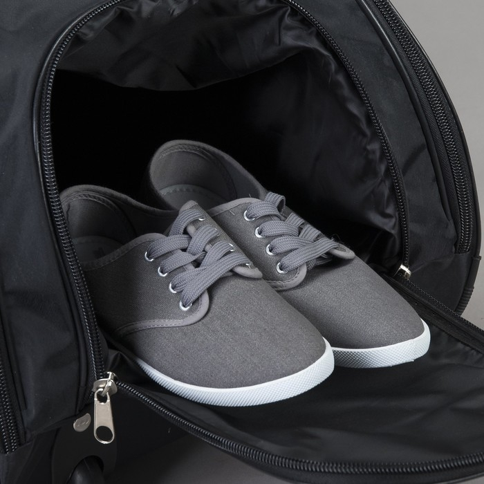 Сумка дорожная на колёсах, отдел на молнии, отдел для обуви, 3 наружных кармана, длинный ремень, цвет чёрный Сумка дорожная на колёсах, отдел на молнии, отдел для обуви, 3 наружных кармана, длинный ремень, цвет чёрный