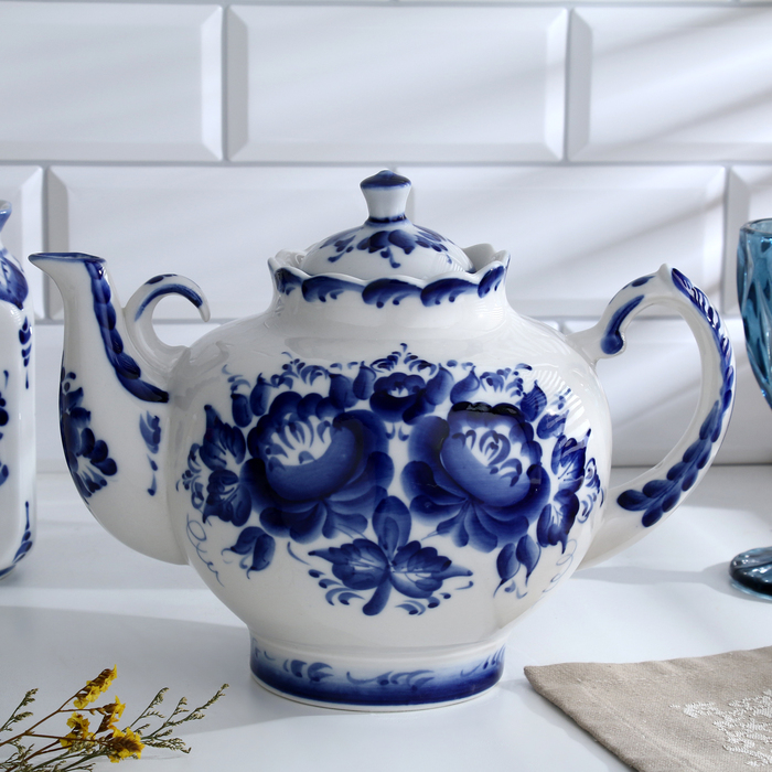 Чайник «Семейный», H=19 см, 2,1 л, гжель Чайник «Семейный», H=19 см, 2,1 л, гжель