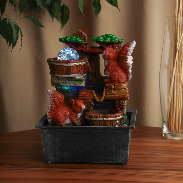 Фонтан Фонтан "Белочки у бочек" 28х21 см (с подсветкой)