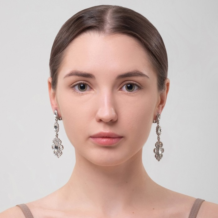 Клипсы «Ажур в стразах» эллипс, цвет белый в серебре Клипсы «Ажур в стразах» эллипс, цвет белый в серебре