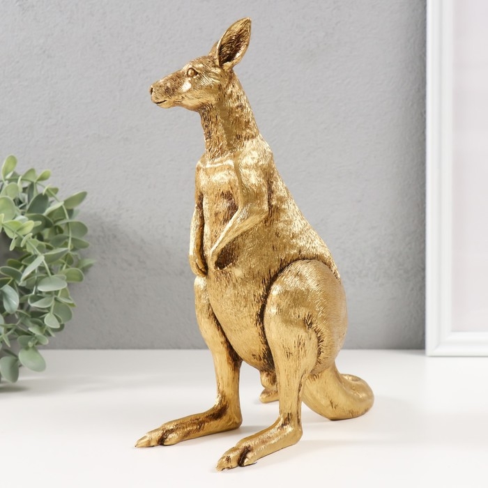 Сувенир полистоун "Золотой кенгуру" 19,5х19,5х24,5 см