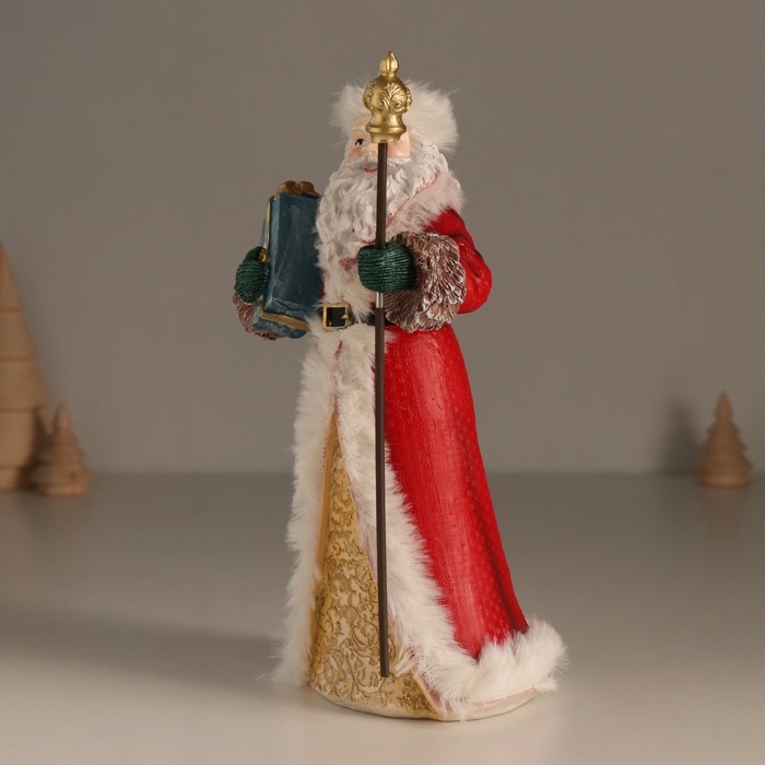 Сувенир полистоун  Сувенир полистоун "Дед Мороз в красной шубе, с посохом, с подарком" 11,5х8,5х20,5 см