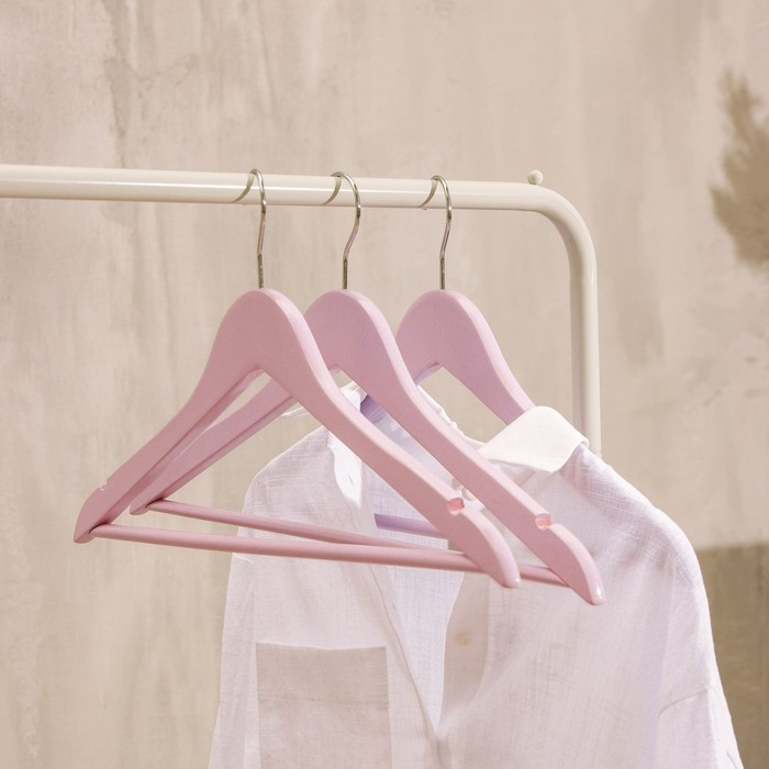 Плечики - вешалки LaDо́m Brillant, 44,5×23×1,2 см, 3 шт, деревянные, широкие плечики, цвет розовый Плечики - вешалки LaDо́m Brillant, 44,5×23×1,2 см, 3 шт, деревянные, широкие плечики, цвет розовый