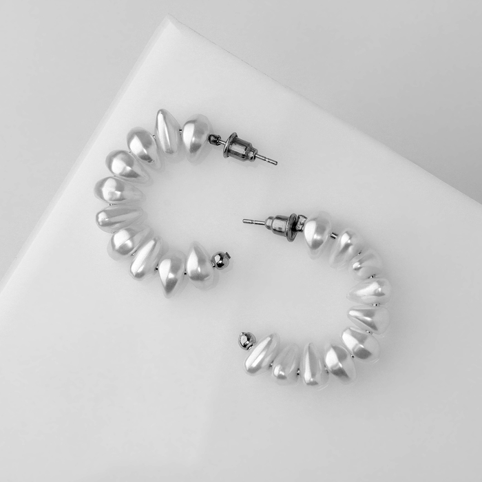 Серьги с жемчугом &laquo;Бусина&raquo; полумесяц, цвет серебро