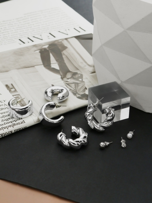 Набор серьги и каффы 8 шт «Бублик» переплетение, цвет серебро