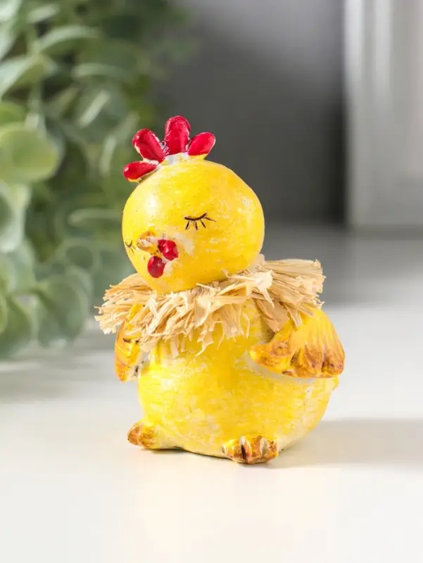 Сувенир полистоун "Жёлтый цыплёнок с соломенным венком" 7х7х8 см