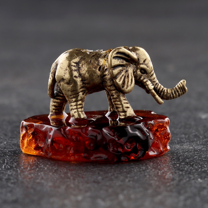 Брелок талисман  Брелок талисман "Слон", латунь, янтарь