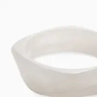 Браслет на руку широкий акриловый, цвет белый