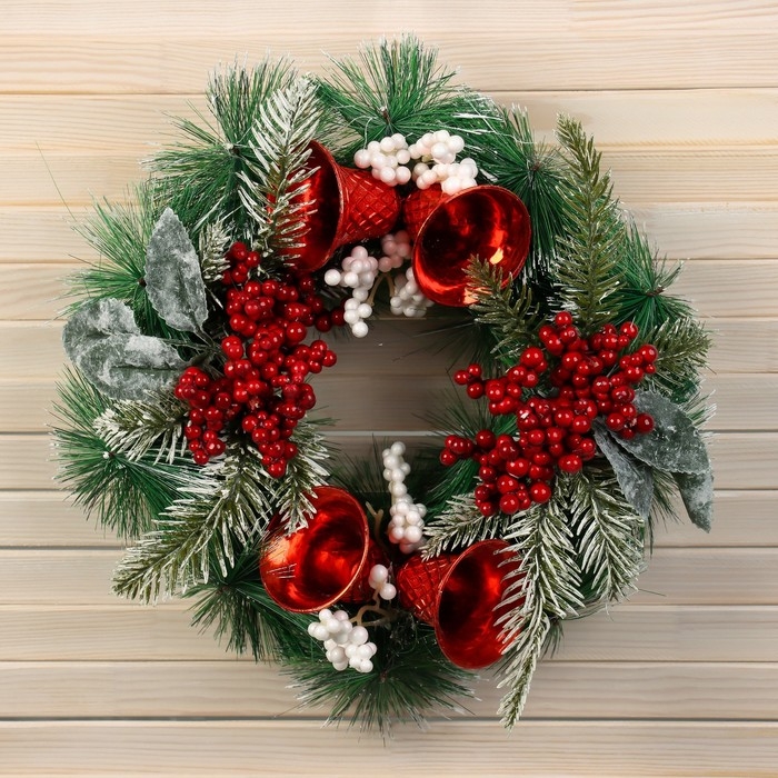 Венок новогодний d-30 см  Венок новогодний d-30 см "Лесной фестиваль" колокольчики ягодки
