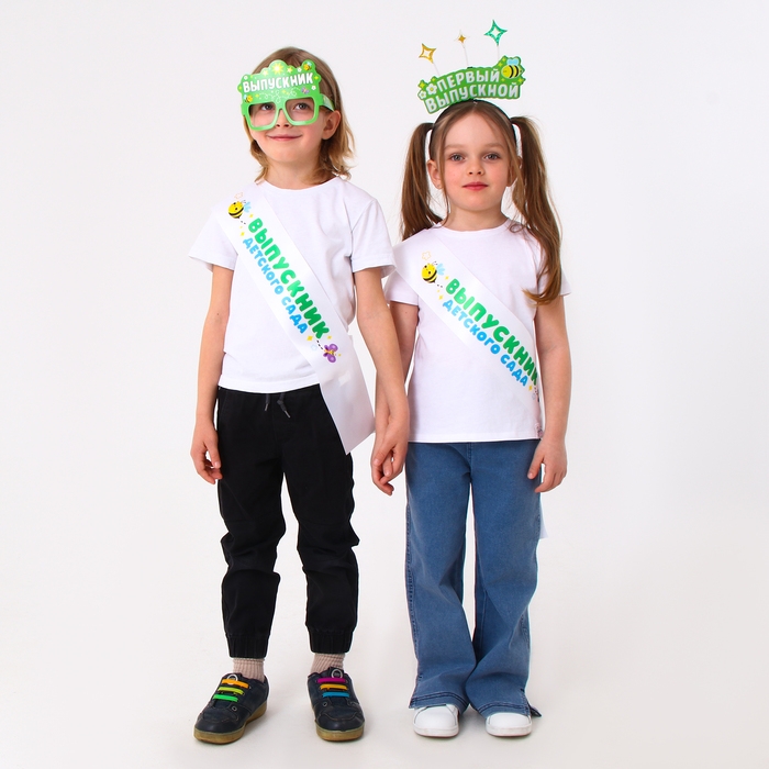 Набор выпускника «Выпускник детского сада» 5 предметов: лента белая, очки, шарик 3 шт. Набор выпускника «Выпускник детского сада» 5 предметов: лента белая, очки, шарик 3 шт.