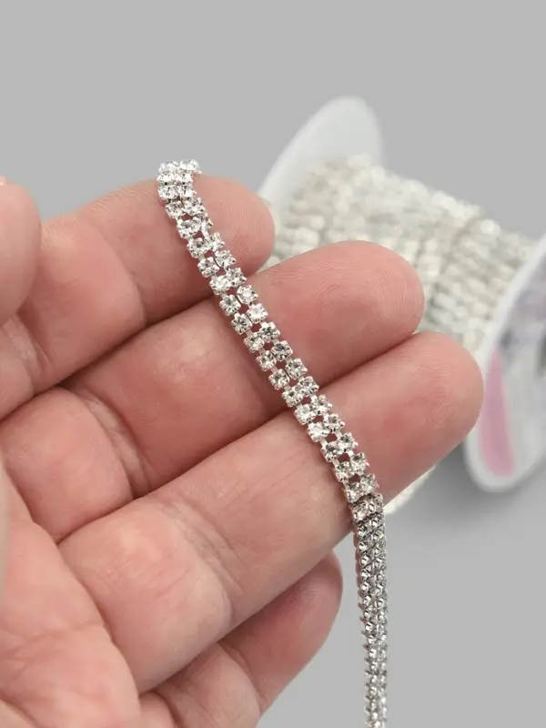 Цепь со стразами, 2 ряда, металл, стекло, 4 мм, 4.5&plusmn;0.5 м, цвет серебряный