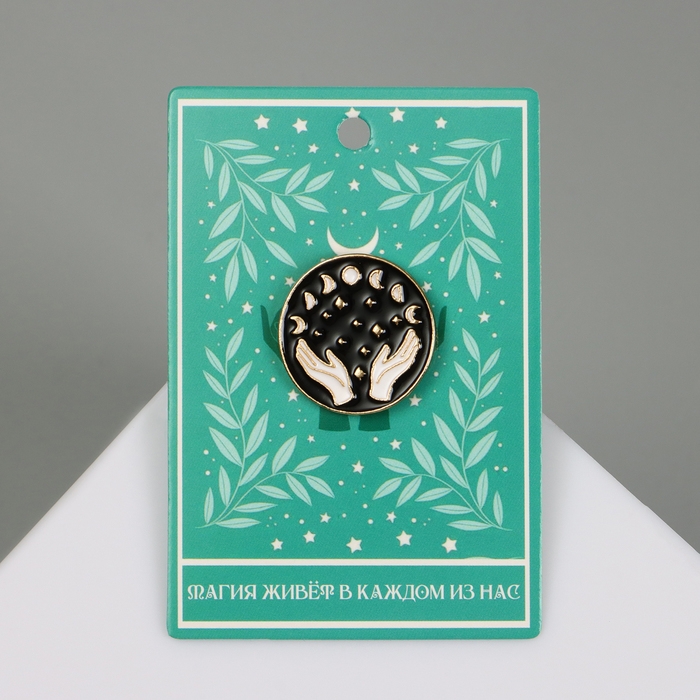 Значок «Таро» фазы Луны, цвет чёрно-белый в золоте Значок «Таро» фазы Луны, цвет чёрно-белый в золоте