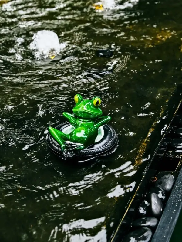 Садовая фигура 14 х 13 х 9,5 см Садовая фигура 14 х 13 х 9,5 см "Лягушка в шине" Водоплавающая